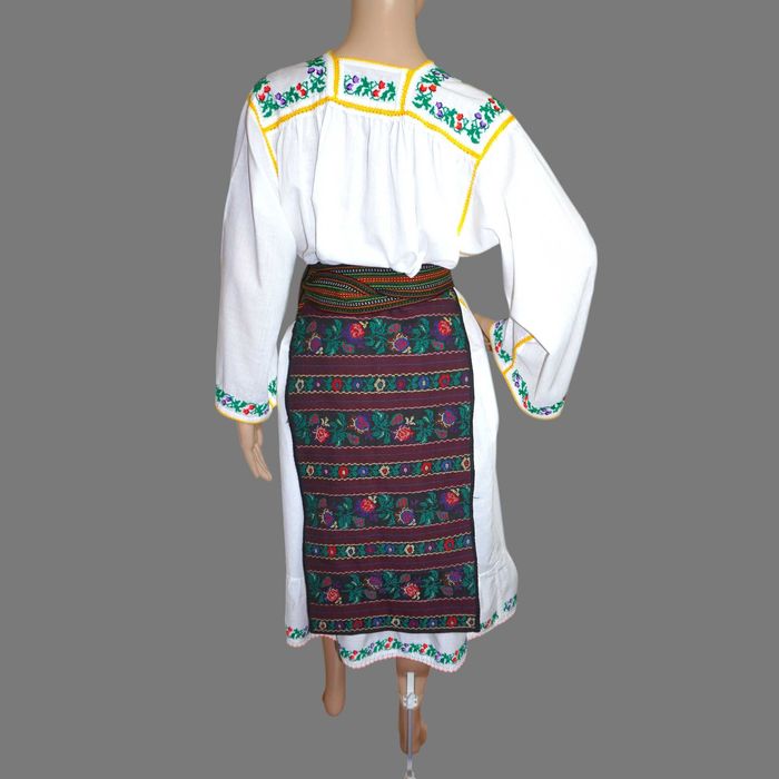 Costum popular vechi, lucrat manual, port popular oltenesc M-L