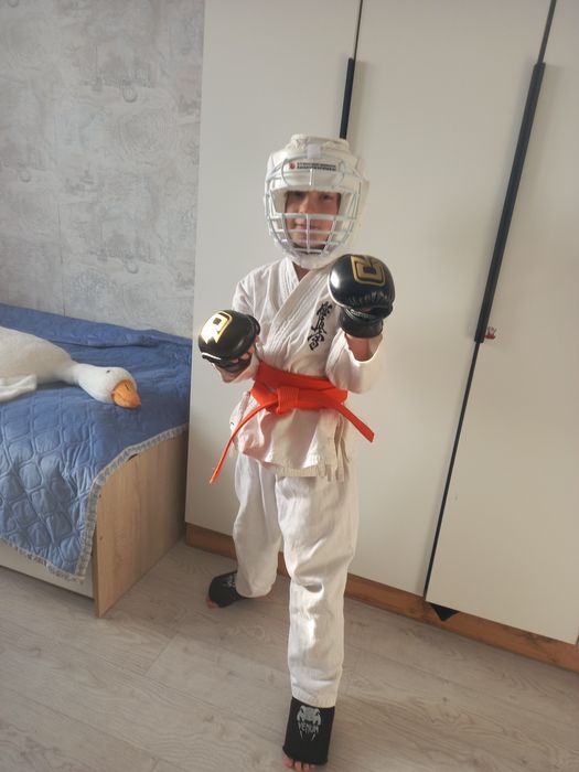 Продам шлем для каратэ