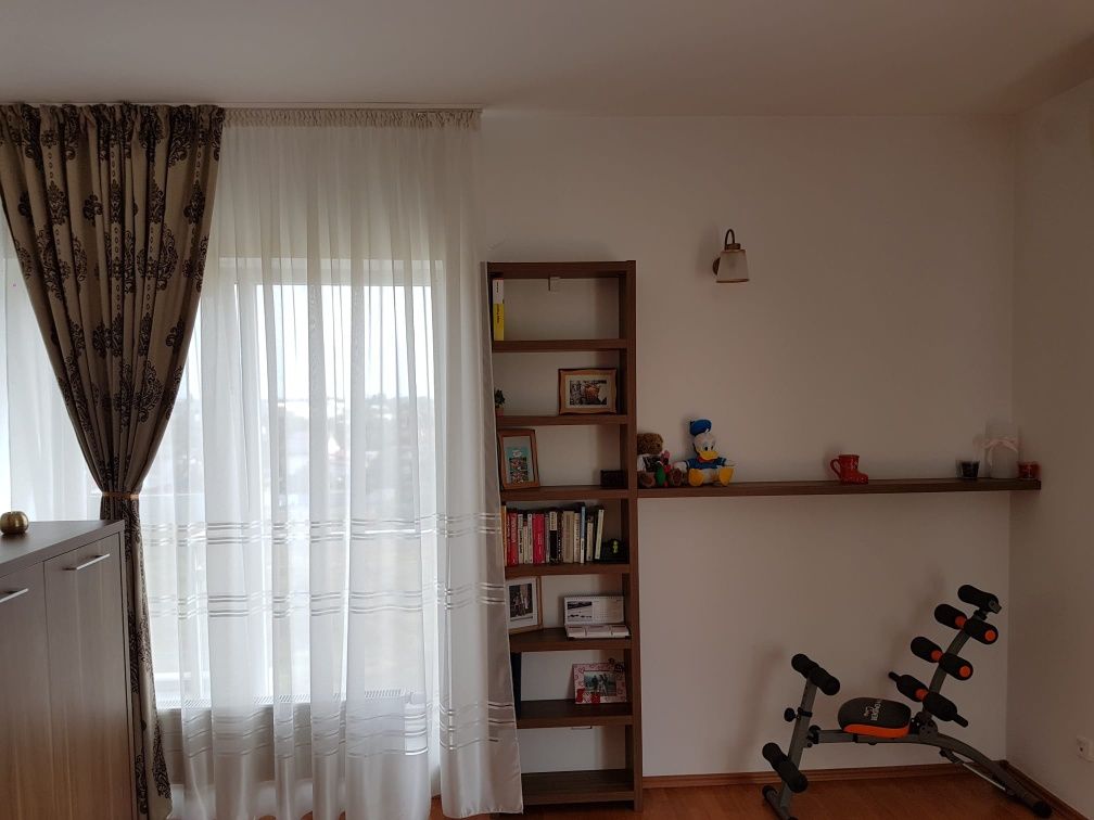 Inchiriez apartament cu 2 camere zona Titan