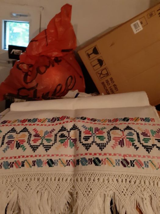 Cuverturi si prosoape artizanale noi neutilizate