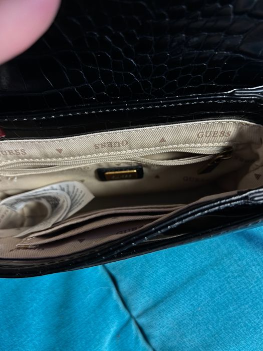 Черна чанта guess