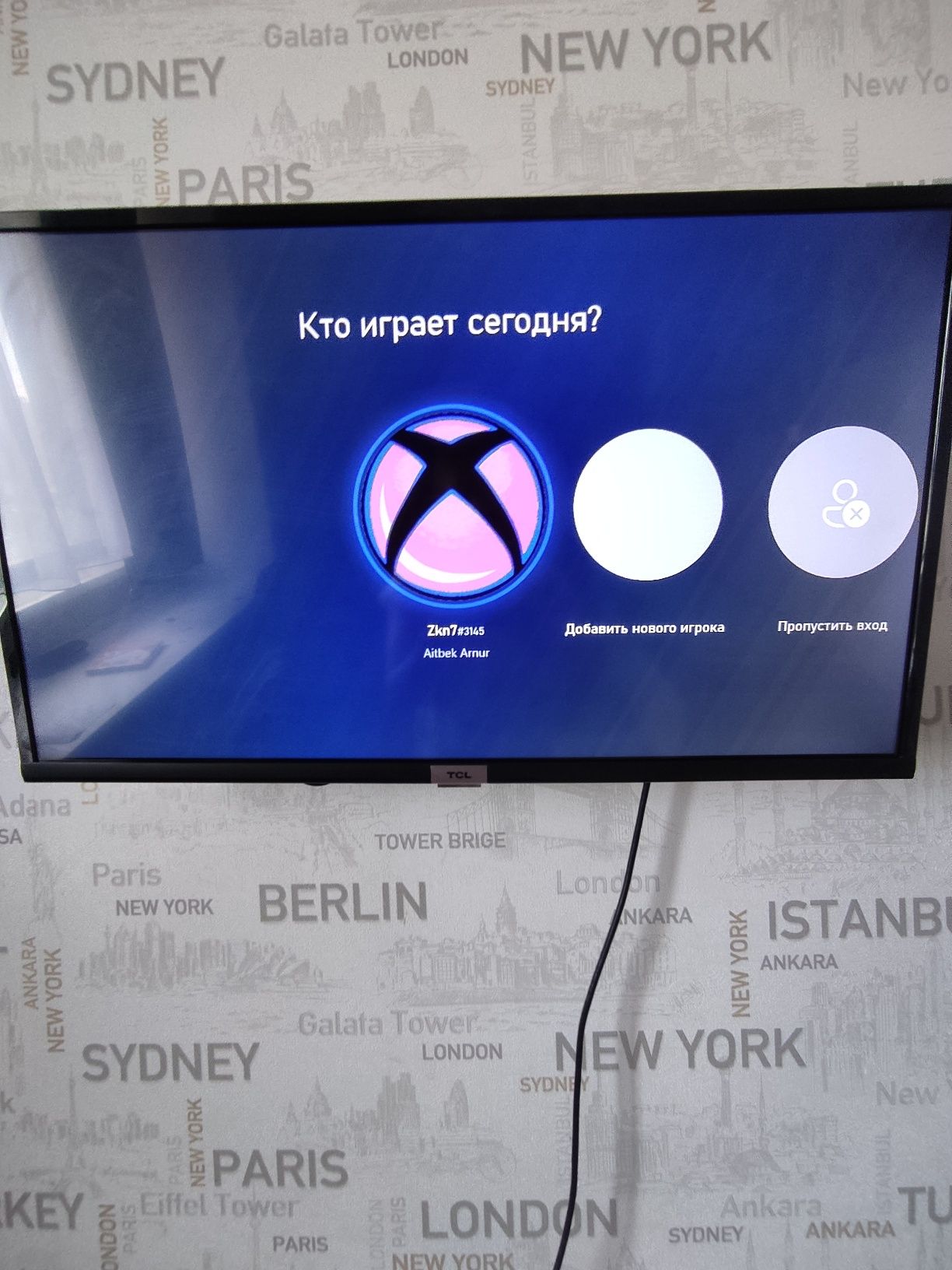 Продам Xbox one s в идеальном состоянии