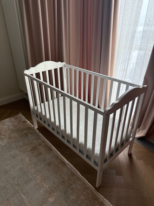 Продам детскую кровать. 10 тыс теньге + самовывоз. Не разбирается.