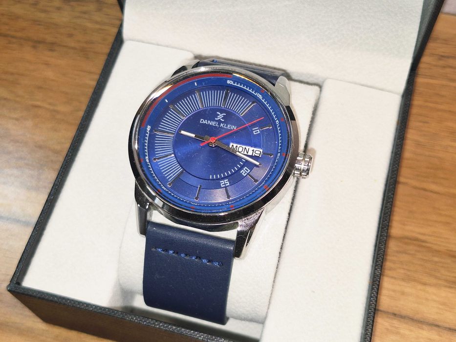 Часовници - Fossil, Orient, Daniel Klein, Daniel Hechter, Oozoo