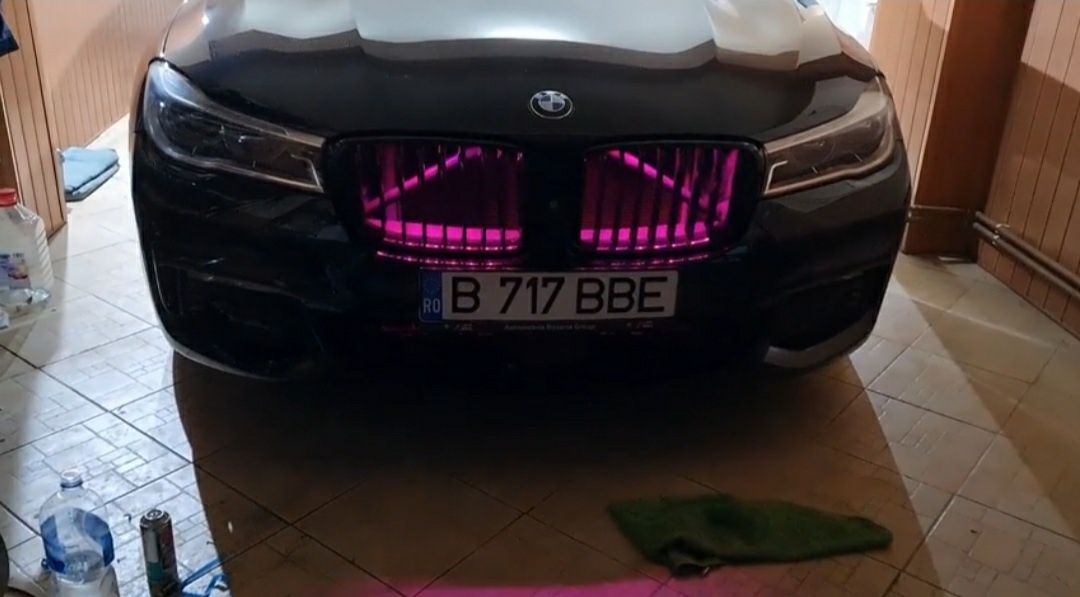 Lumini ambientale RGB in grila BMW