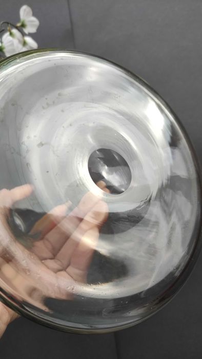 Стъклен декантер с широко дъно