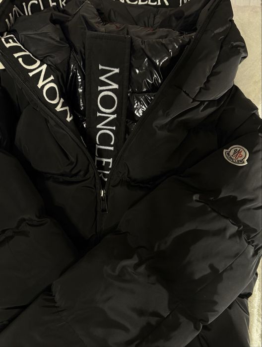 Пуховик Монклер на зиму