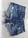 Pantaloni de blugi scurti Zara .