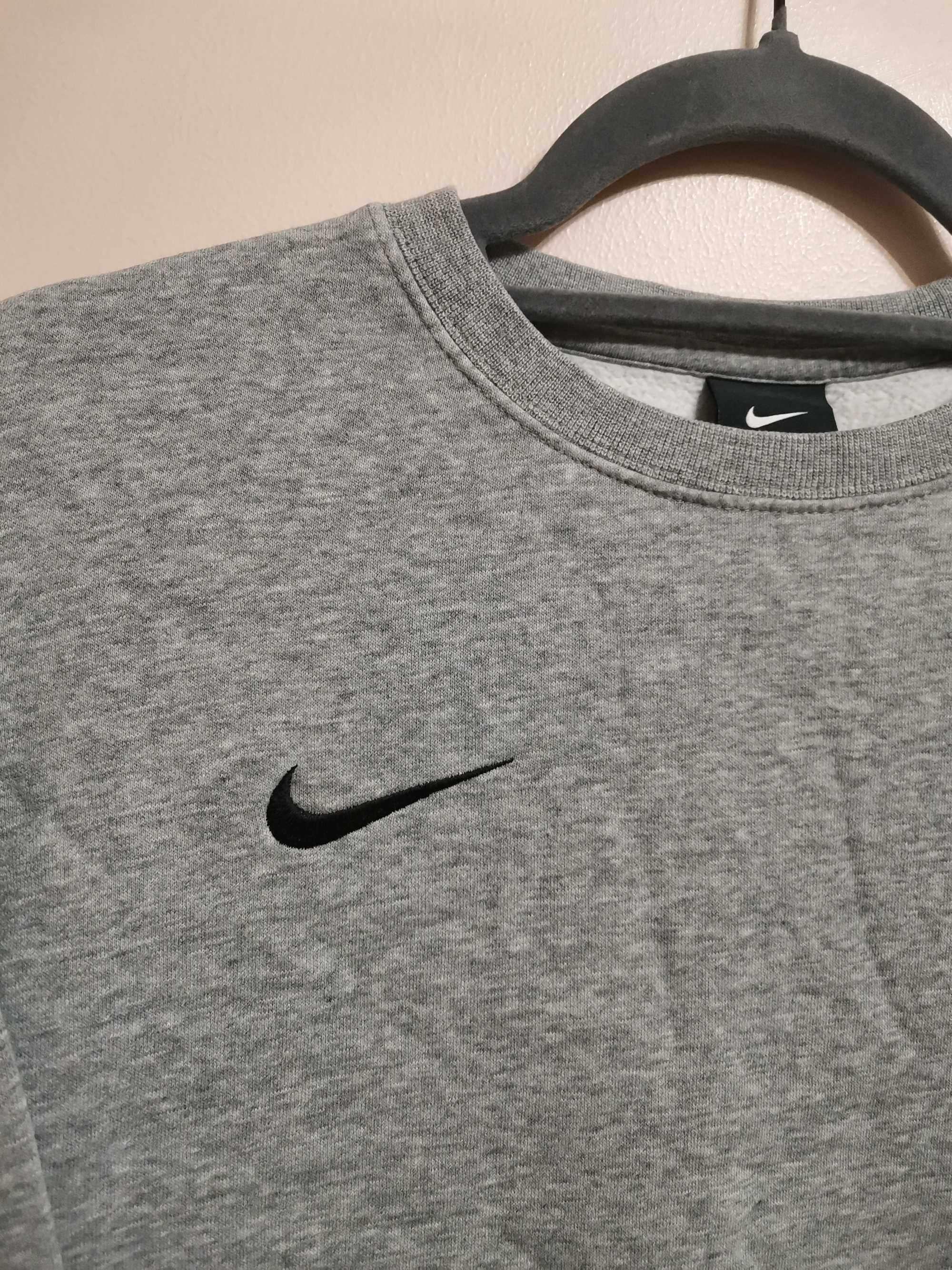 Nike Team Club 19 Crew Fleece Sweatshirt.