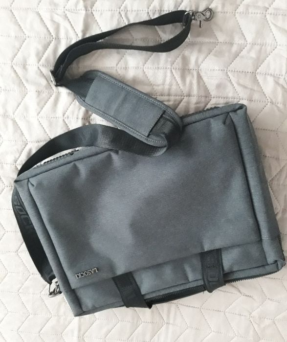 Geanta laptop barbateasca