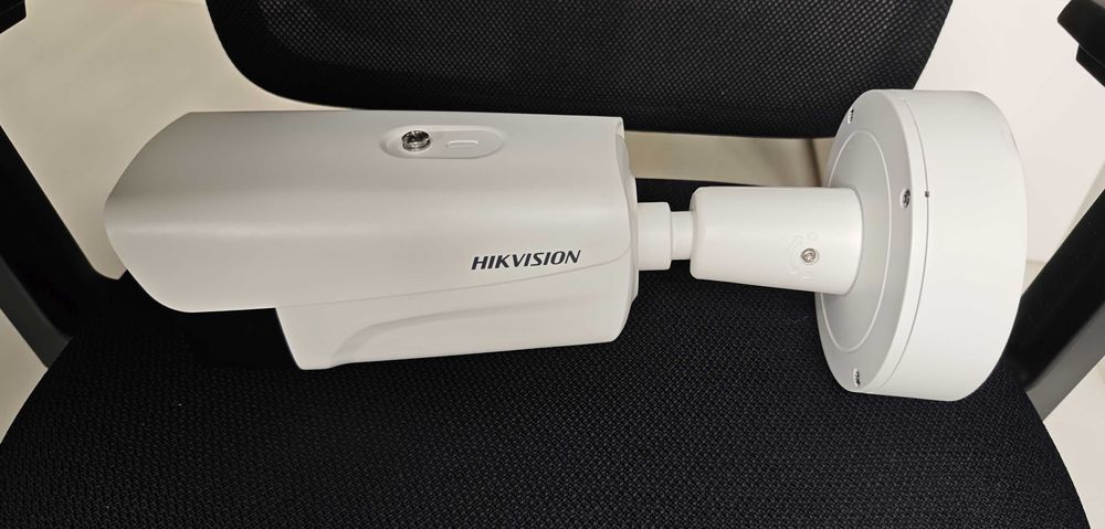 Би-спектърна термална и оптична IP камера Hikvision DS-2TD2637-10/PI