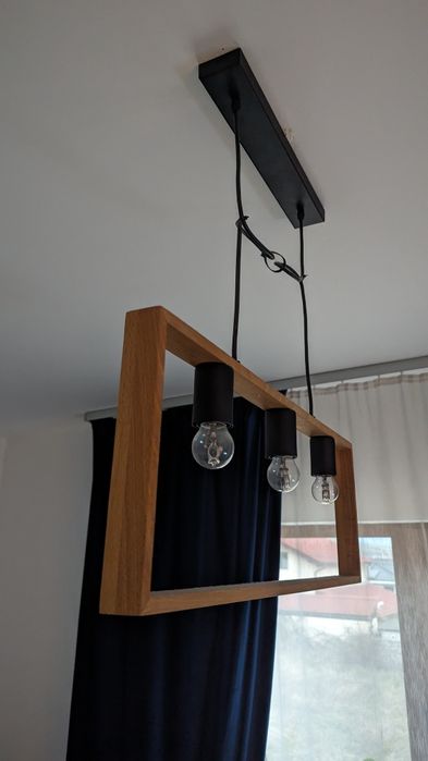 Vând lustra/candelabru cu 3 becuri