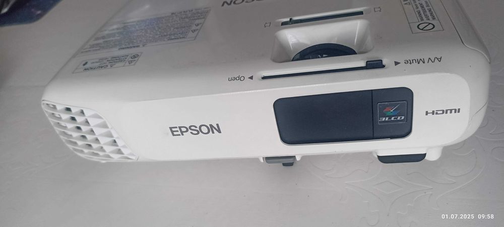 Продам видеопроектор EPSON  EB - X18