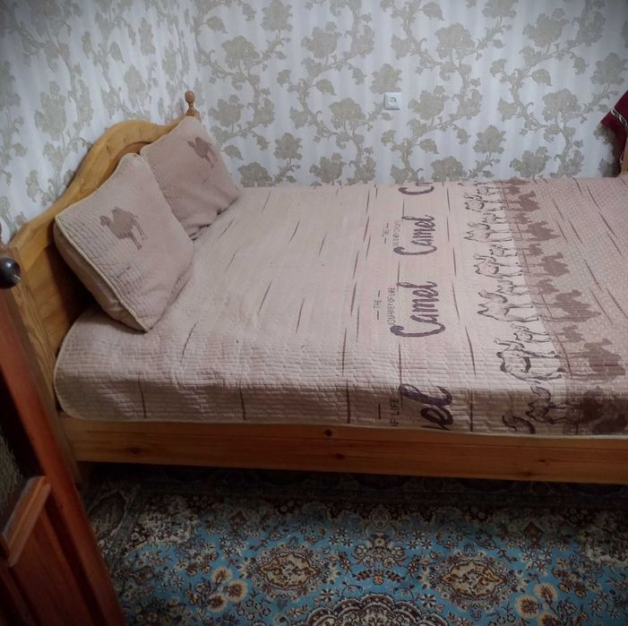 Кровать двухспальная-дерево!