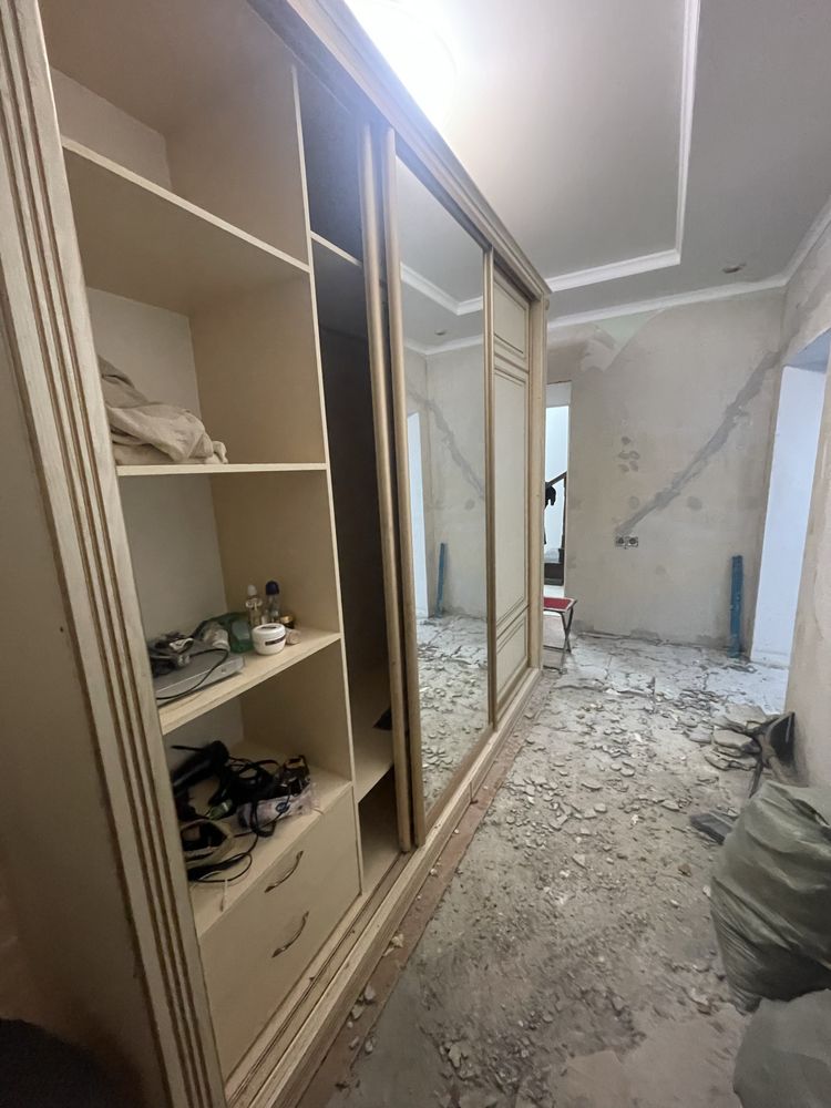 Шкаф купэ раздвижной с зеркалом