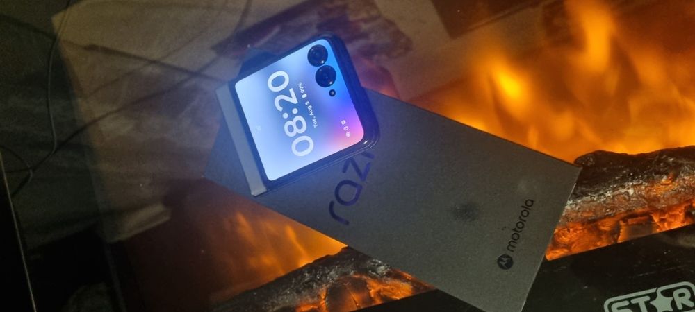 Motorola razr 50