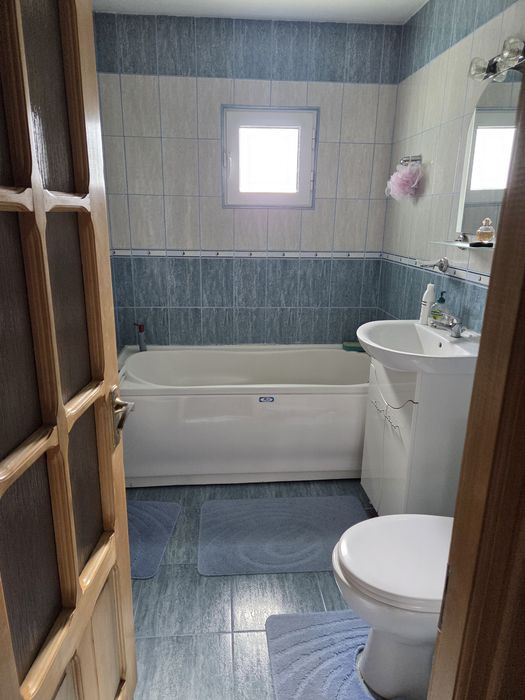 Închiriez apartament 3 camere zona 22 decembrie