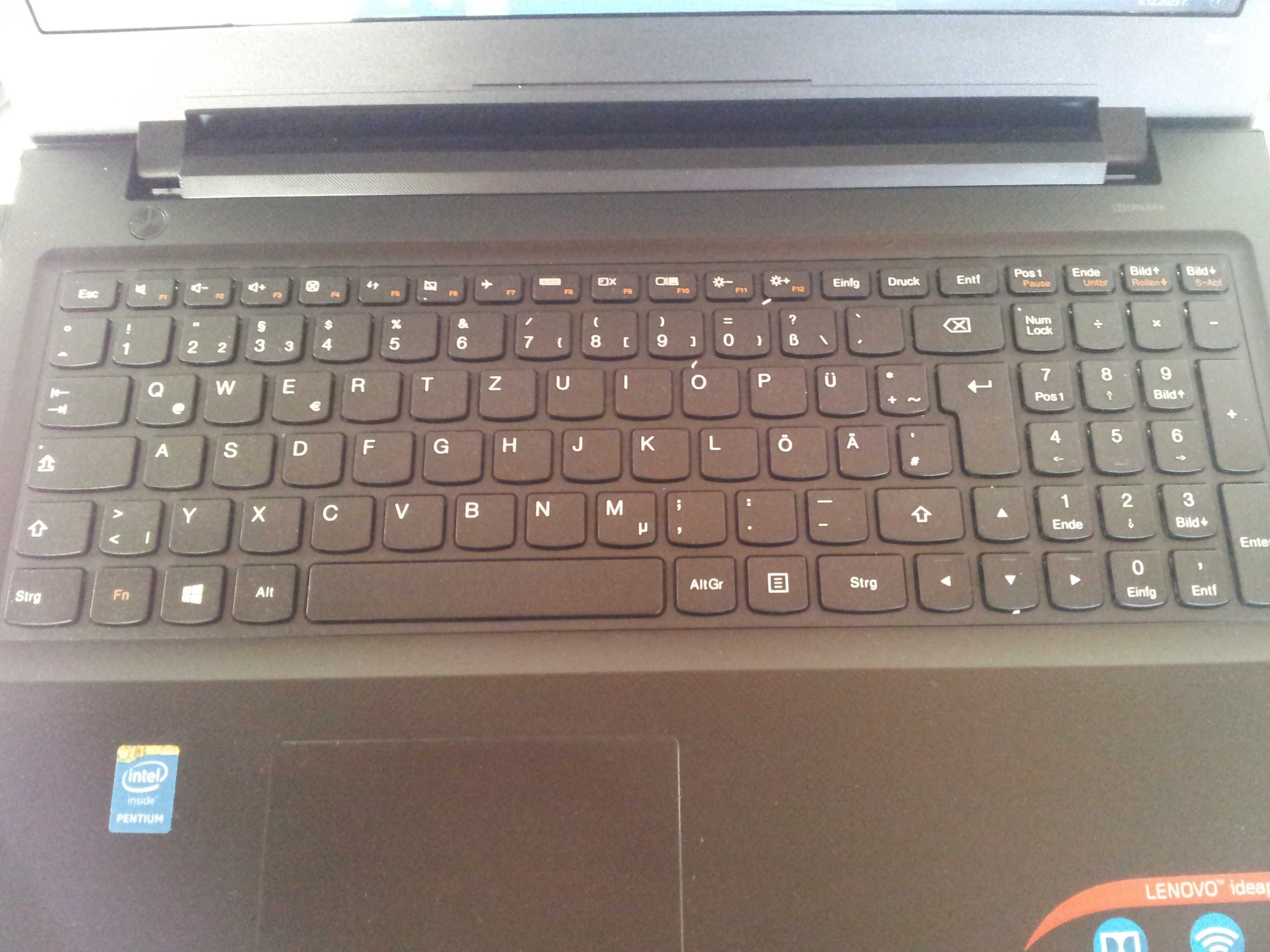 Lenovo Ideapad 300 4ядрен Intel Pentium N3700 2.4ghz ram8GB ssd256gb