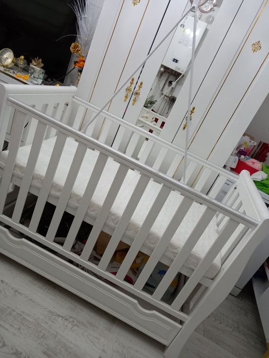 Patut bebe cu saltea noua nefolosita