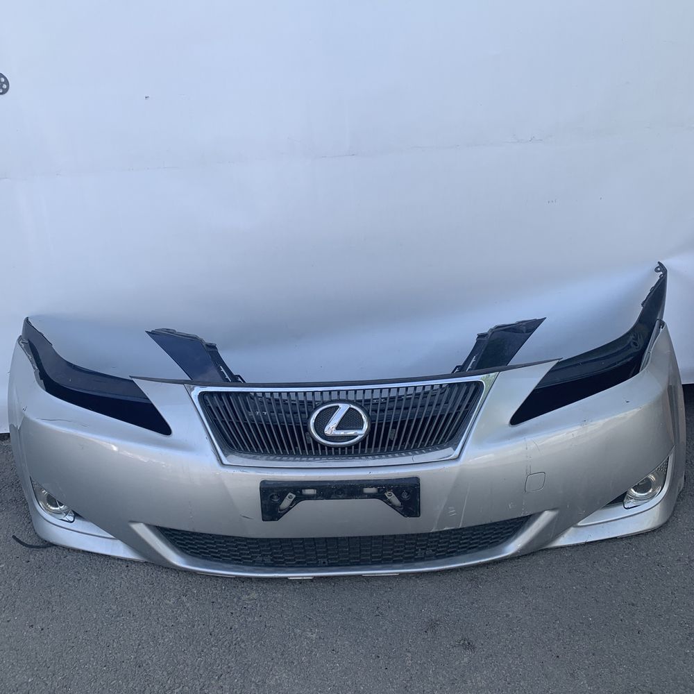 Передний бампер от lexus is