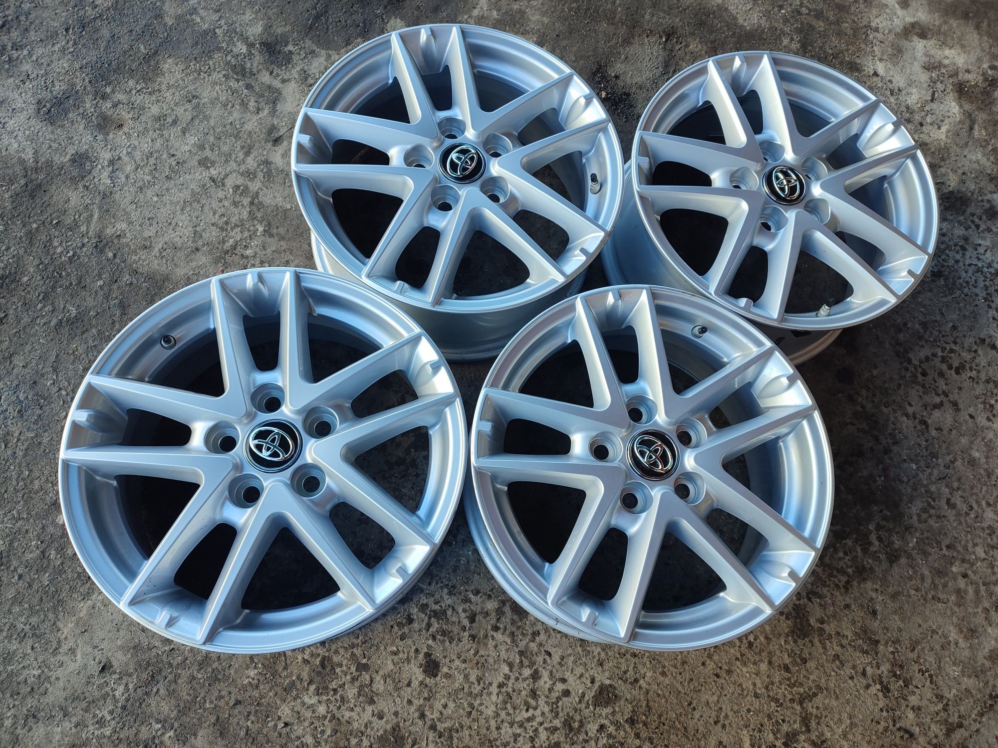 16" оригинални алуминиеви джанти за Toyota Corolla/Auris/Avencis.