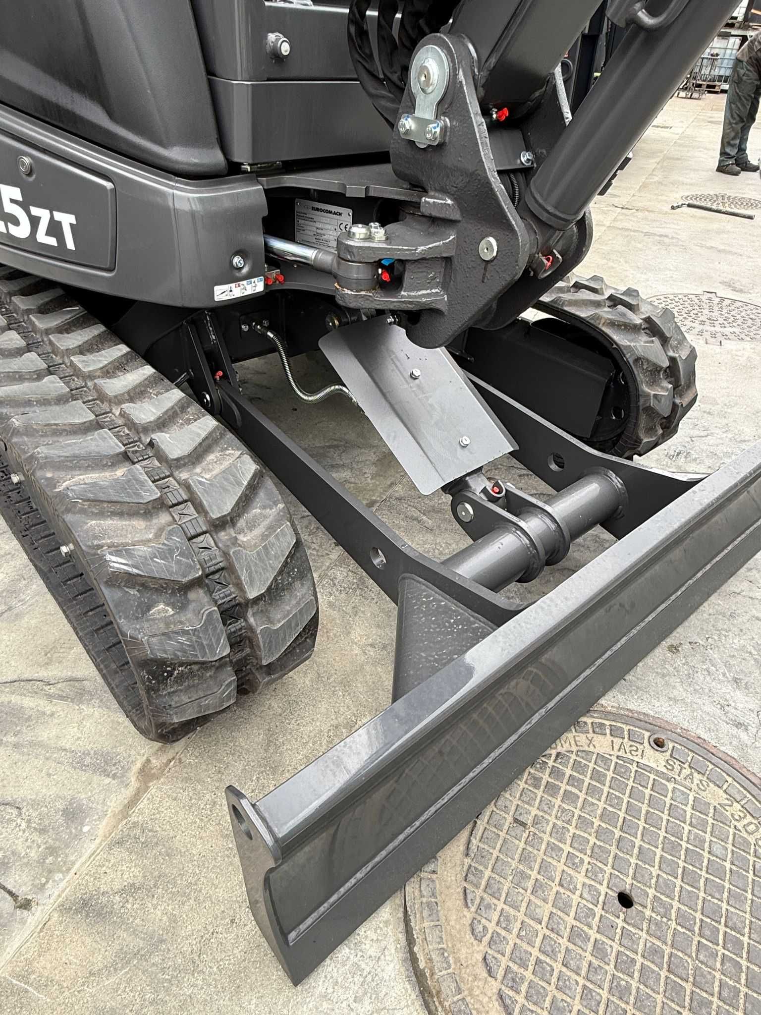 Mini Excavator NOU EUROCOMACH 25ZT Italia 2,7t 5 ANI Garantie 3 CUPE