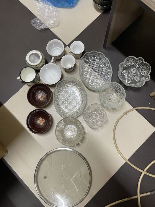 Отдам даром посуды кому нужно