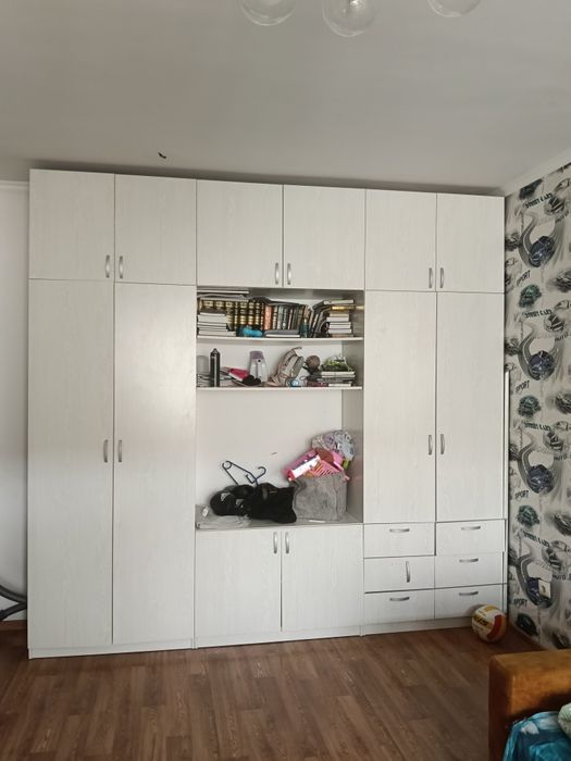 Вместительный шкаф