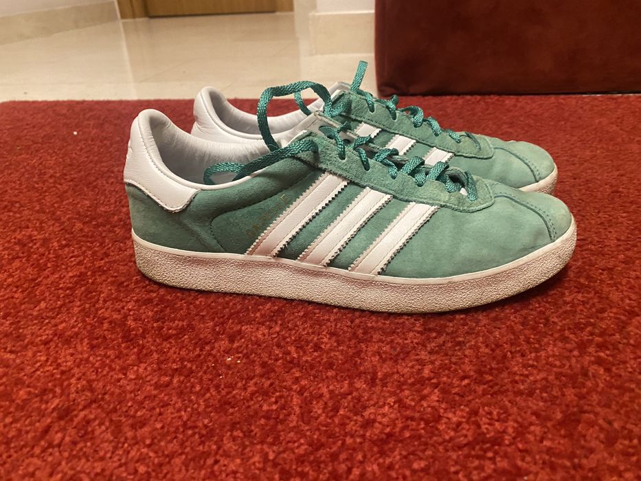 Vand pantofi piele intoarsa Adidas