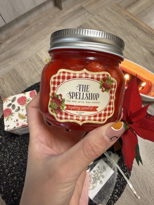 Артилуши от книжните кутии на Charli Wilde