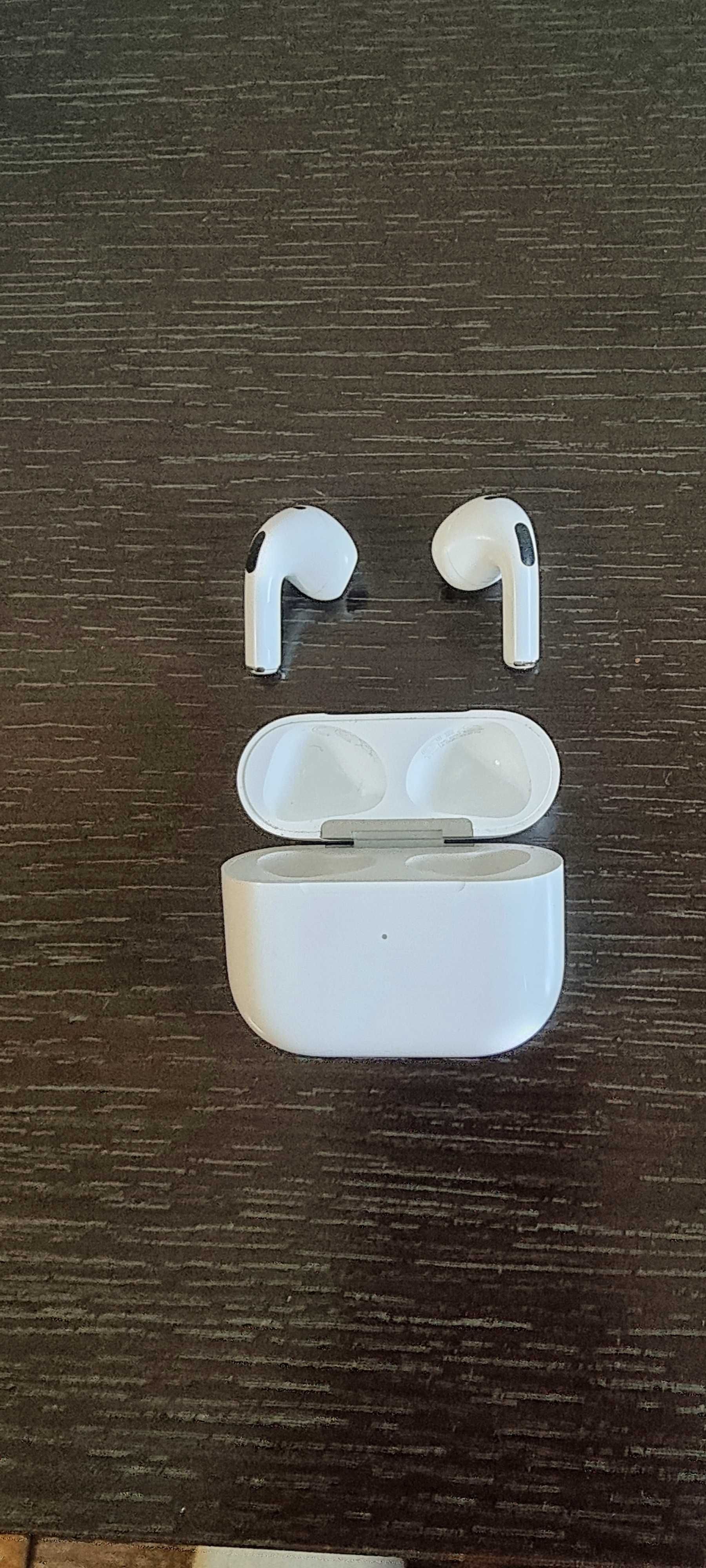 Наушники Apple Airpods 3gen LIghtning (в отлином состоянии)