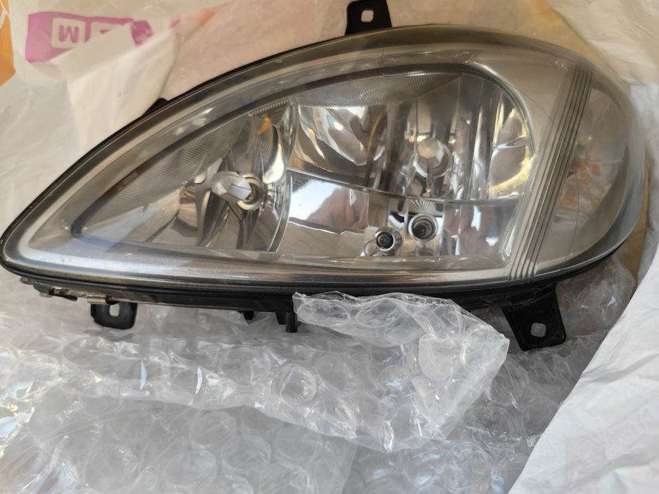 Фар Мрцедес Вито