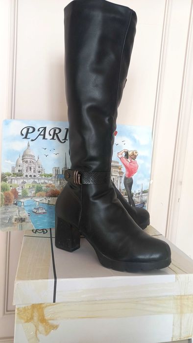 Сапоги женские.  Производство  Пекин. В отличном состоянии.