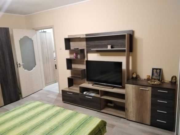 Дава се под наем Двустаен апартамент в Бургас, Изгрев - 60 кв.м за 225 € - Снимка #2