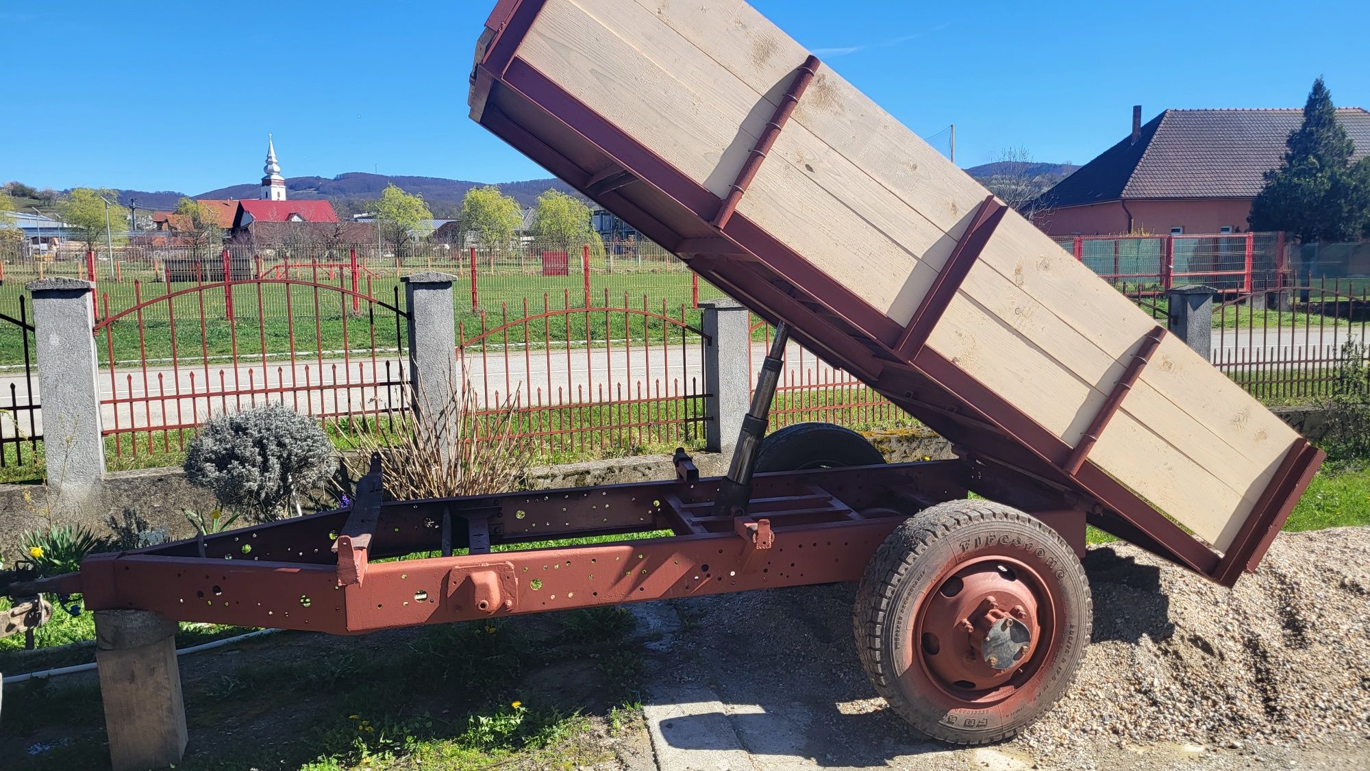 Vând remorcă tractor