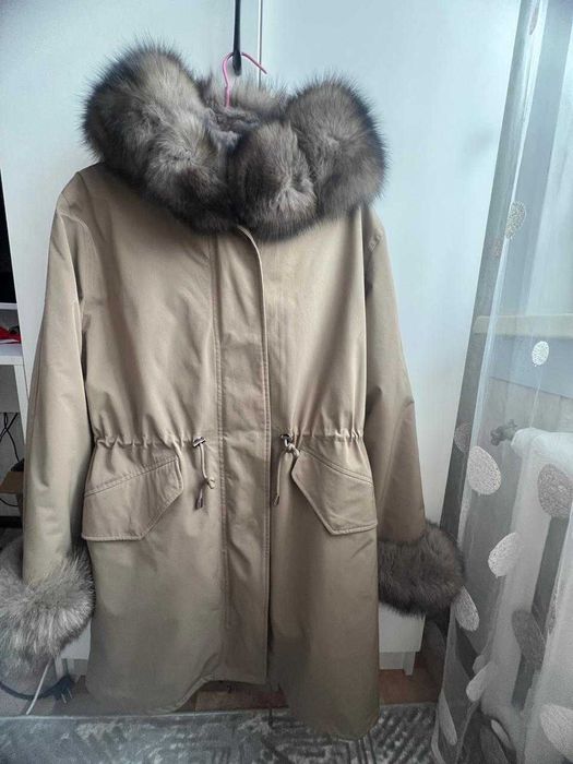 Продам парку женскую