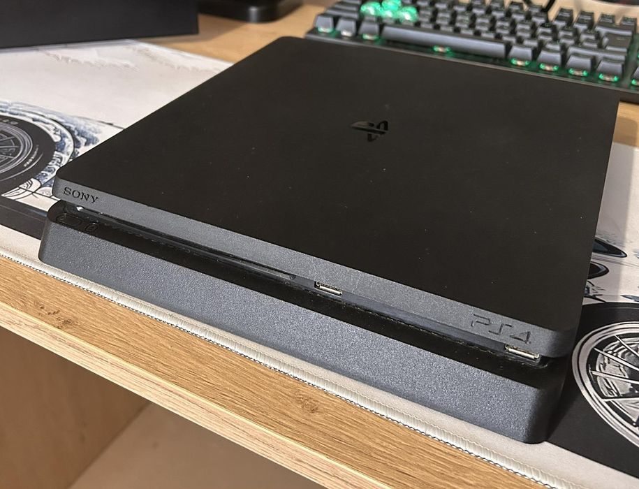 PS4 Slim и сет игри за плейстейшън