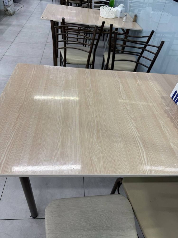 Stol stul komplekt divan komplekt sotiladi