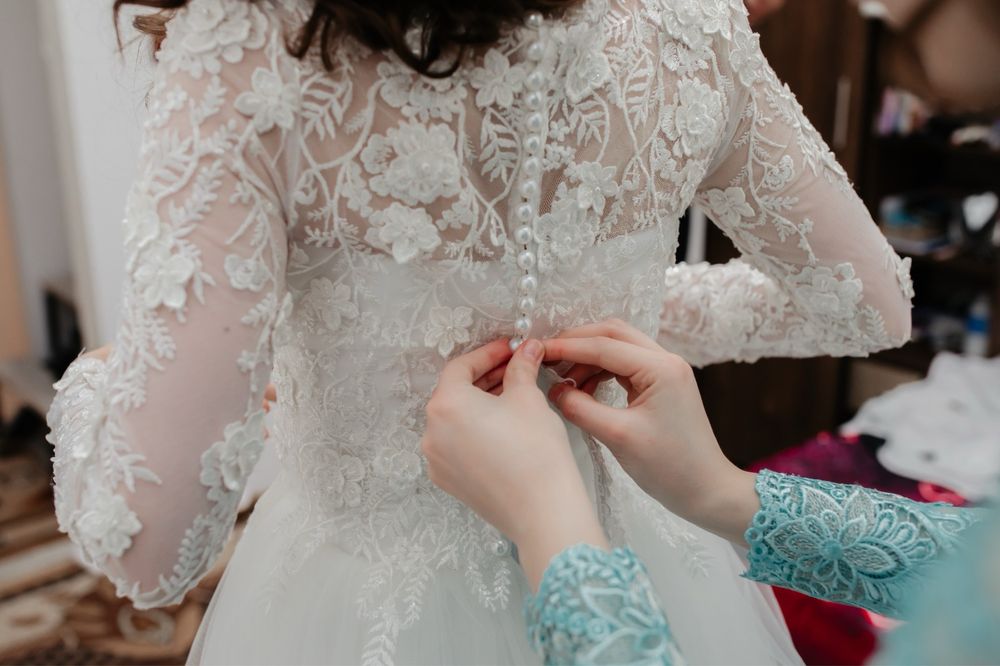 Rochie de mireasa + voal+ pantofi + accesoriu par