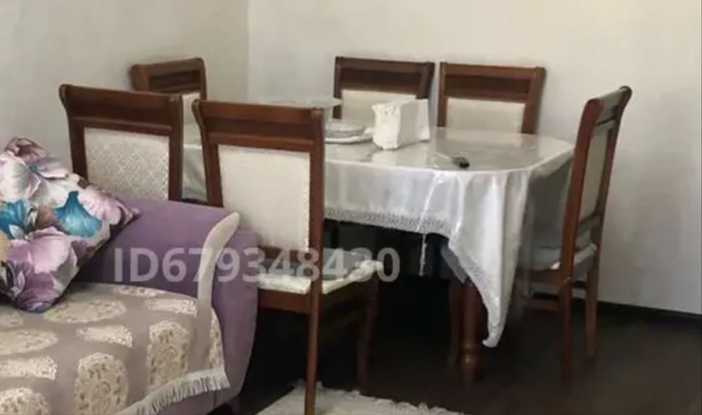 Стол со стульями