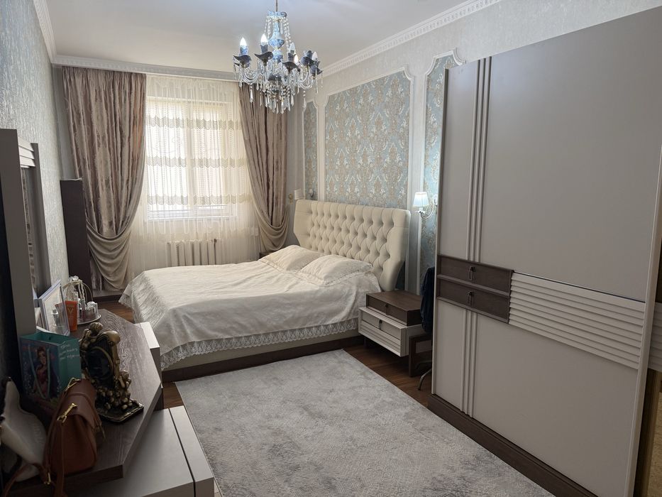 Продается дом в элитном районе , вдоль трассы