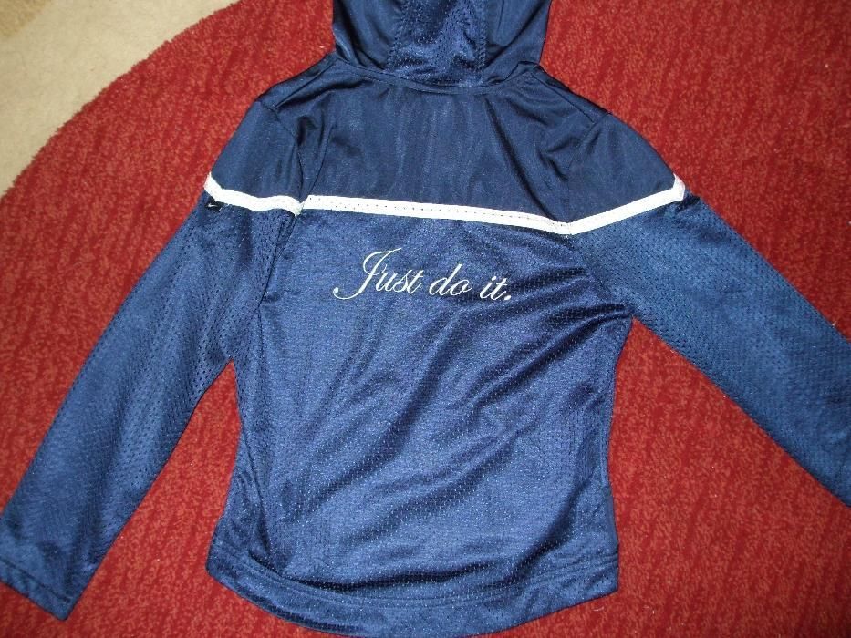 bluza sport Nike mar.6 ani