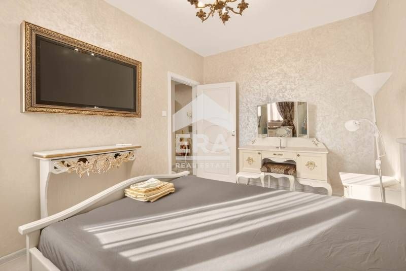 Тристаен, стилно обзаведен, южен апартамент под наем, в кв. Възраждане