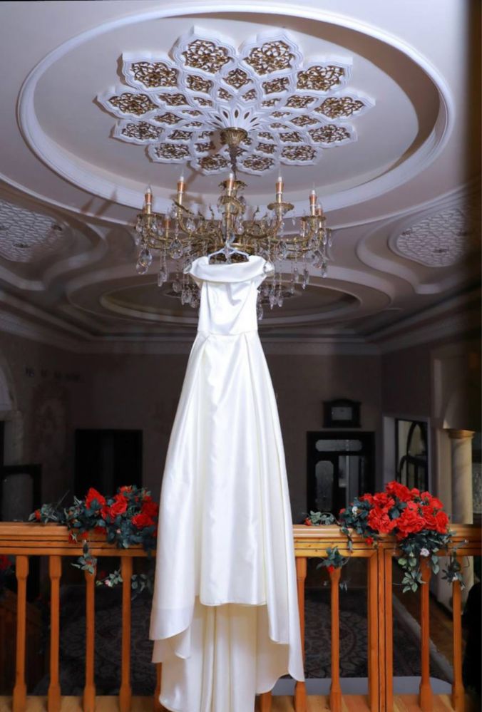 Свадебное платье, надето один раз, сшита на заказ