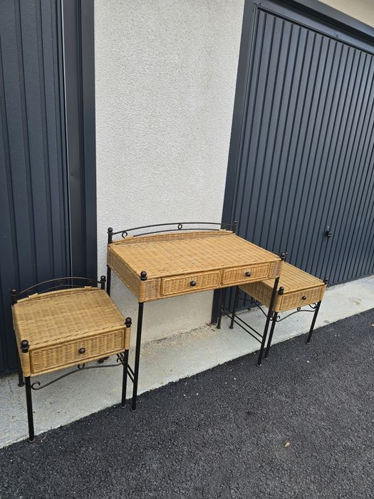 Ратанов комплект тоалетка и нощни шкафчета.