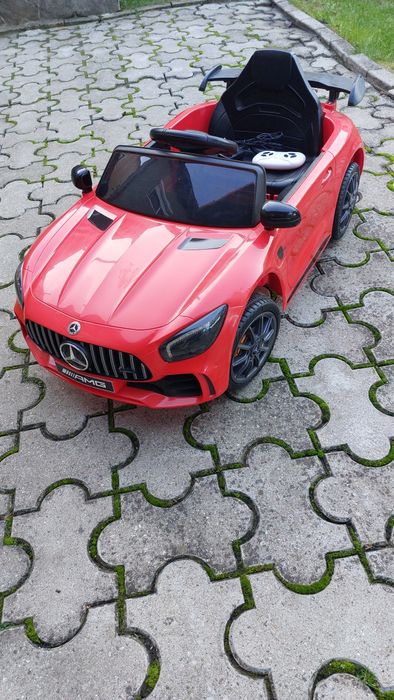 Mașinuța Mercedes AMG