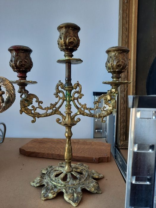 Бюст, бутилка, часовник, римски кани