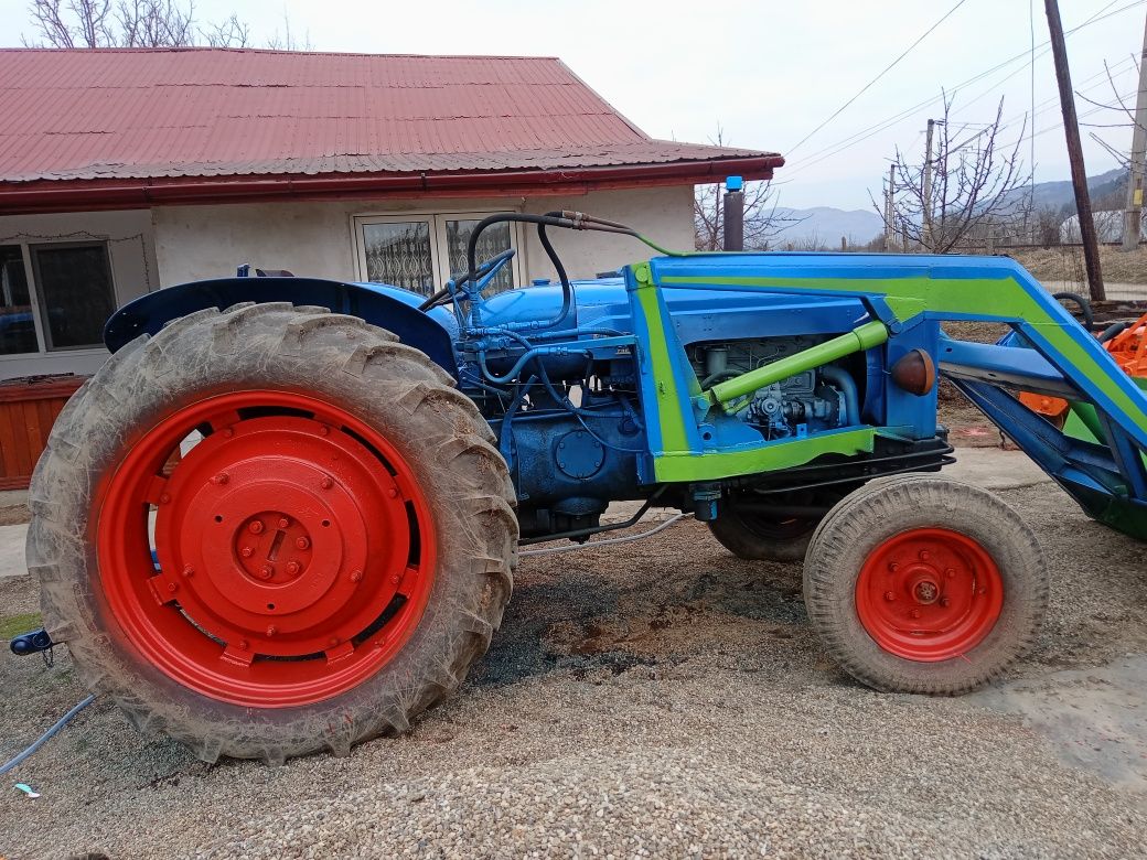 Vând tractor frontal fordson major