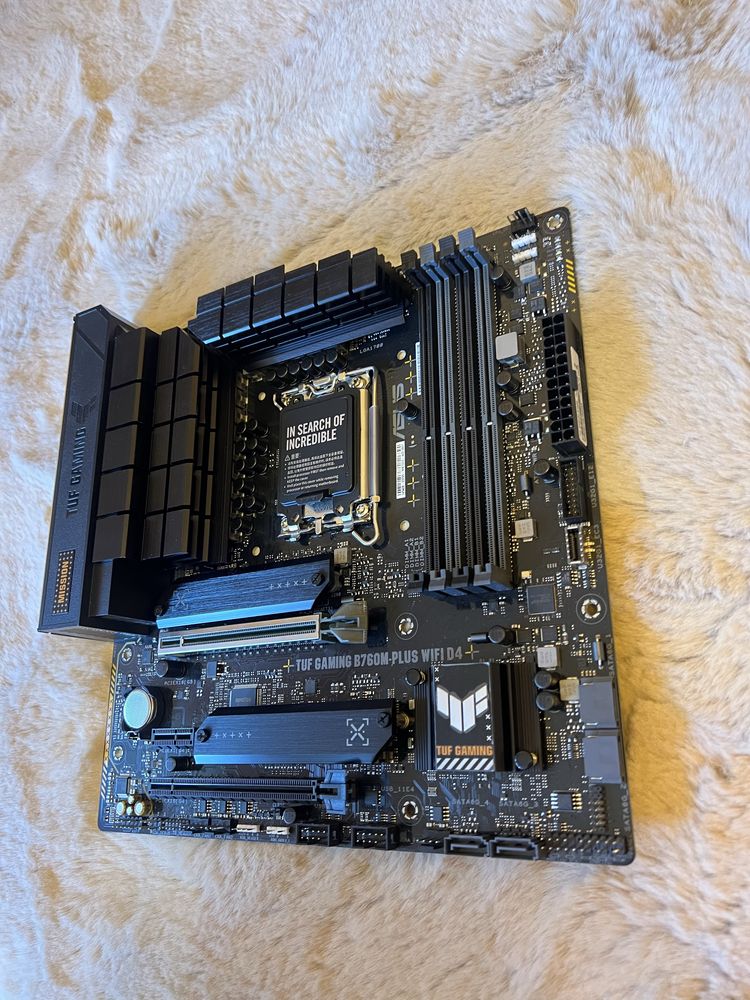Placa de baza TUF GAMING B760M-PLUS WIFI D4 LGA1700 cu Garantie