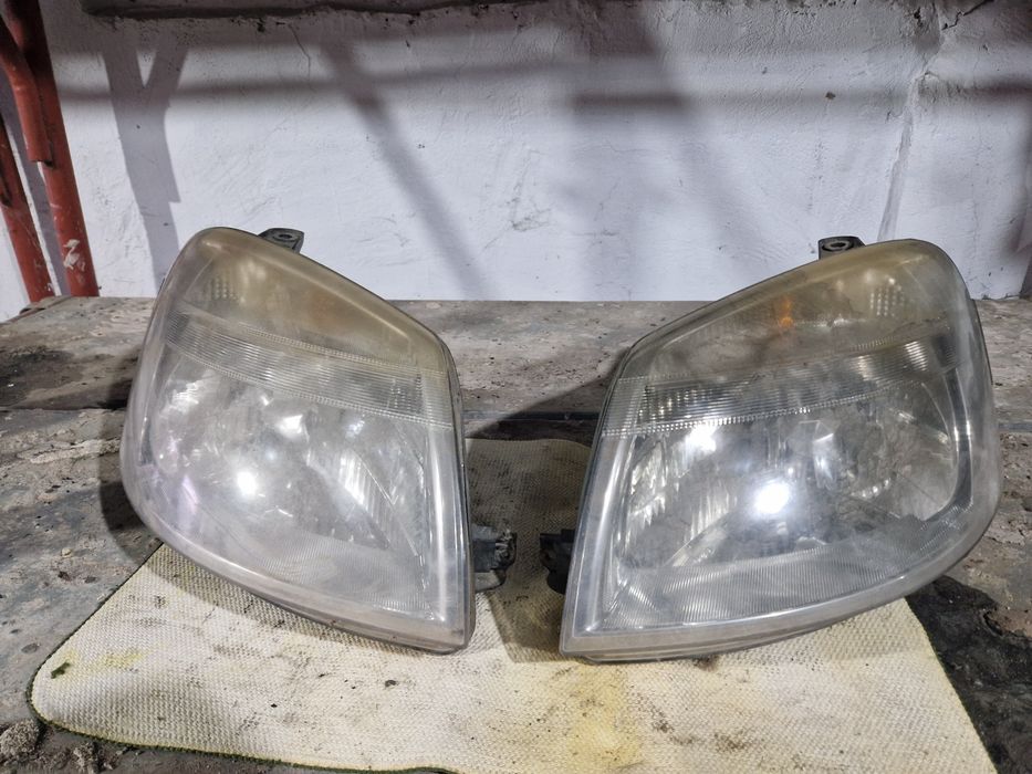 Far stanga / dreapta peugeot partner